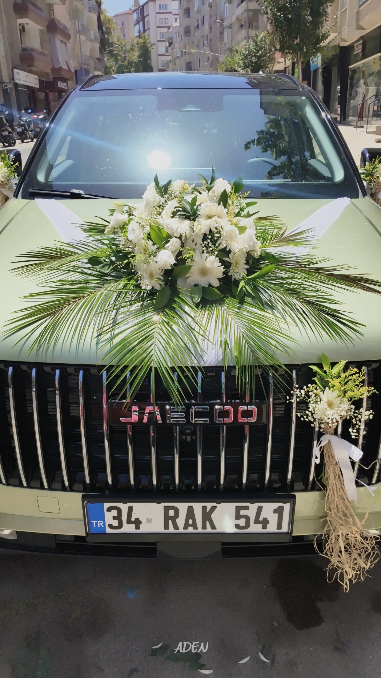 Standart Canlı Çiçekli Gelin Arabası Süsleme Modeli